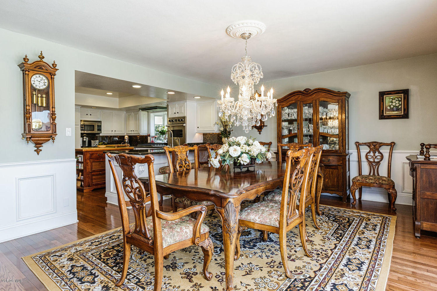 2141 Napoli Drive Oxnard, CA 93035 - Photo 8 of 64 08_dining_area_to_kitchen