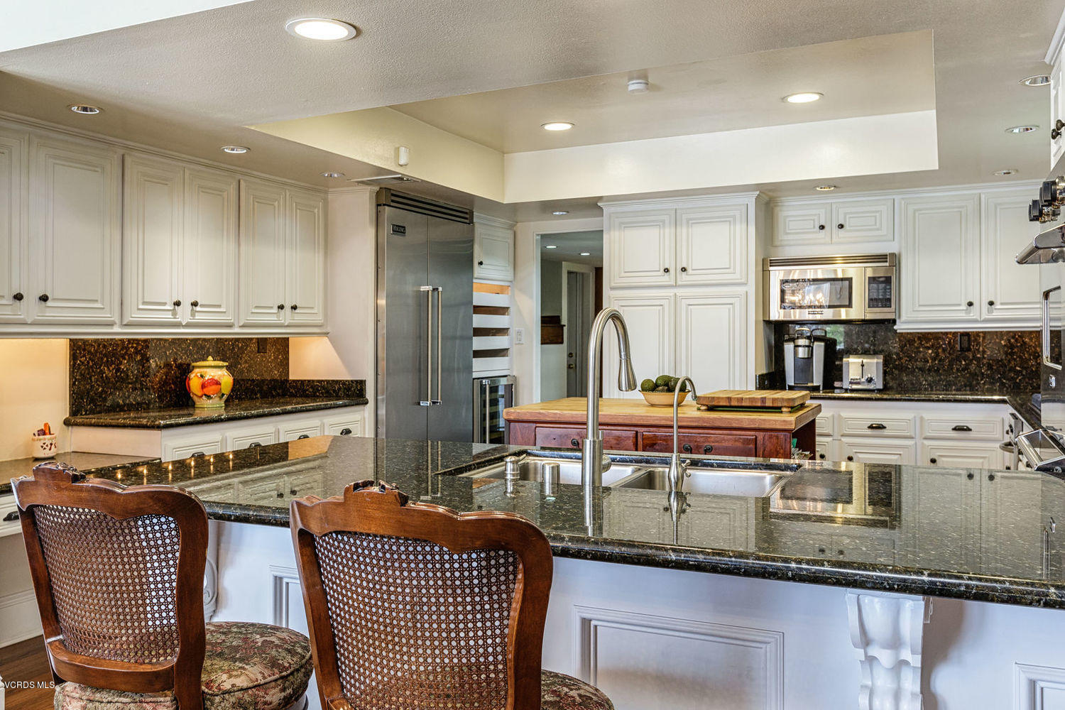 2141 Napoli Drive Oxnard, CA 93035 - Photo 10 of 64 10_kitchen