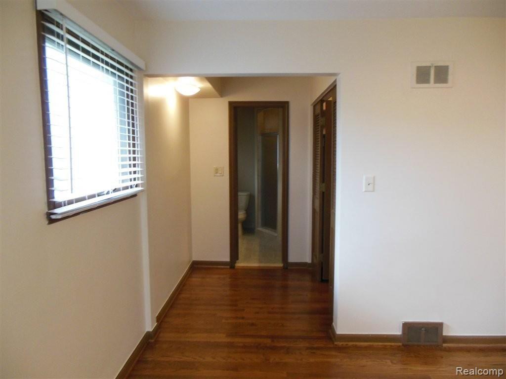 17633 Adrian Road Southfield, MI 48075 - Photo 13 of 19 Mstr View 2