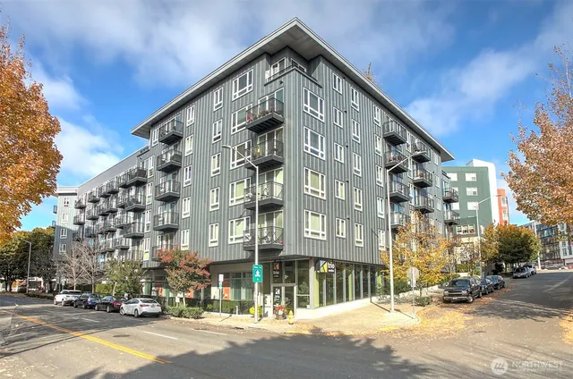 $425,000 | 3104 Western Avenue, Unit 307, Seattle, WA 98121
