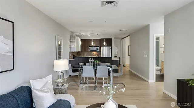 $425,000 | 3104 Western Avenue, Unit 307, Seattle, WA 98121