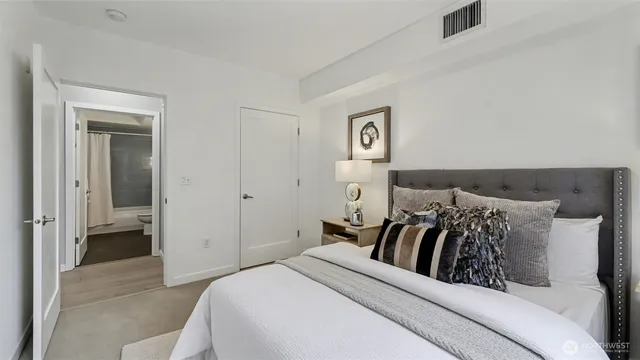 $425,000 | 3104 Western Avenue, Unit 307, Seattle, WA 98121