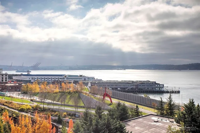 $425,000 | 3104 Western Avenue, Unit 307, Seattle, WA 98121