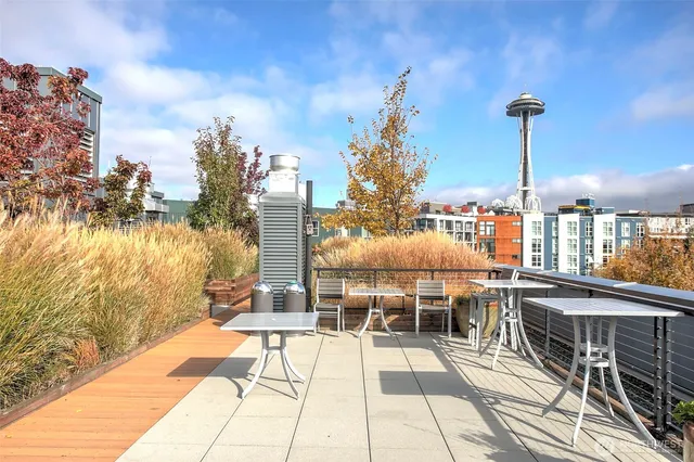 $425,000 | 3104 Western Avenue, Unit 307, Seattle, WA 98121