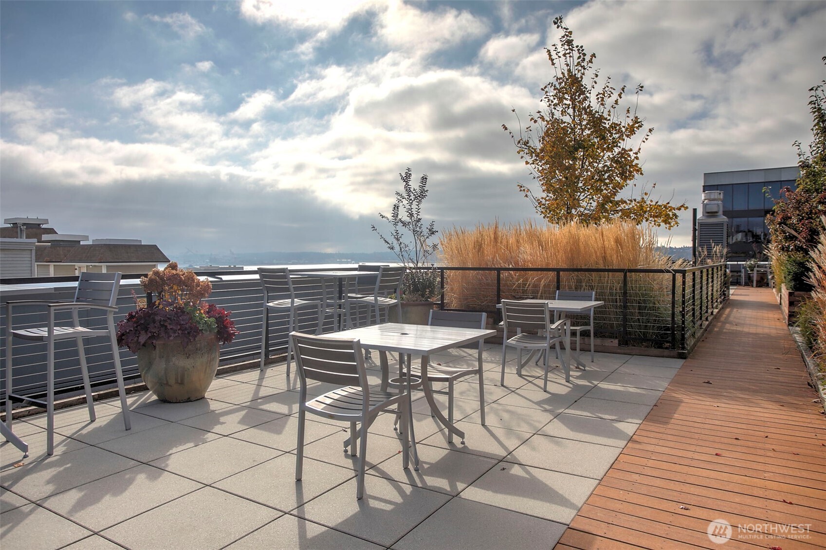 3104 Western Avenue, Unit 307 Seattle, WA 98121 - Photo 29 of 36