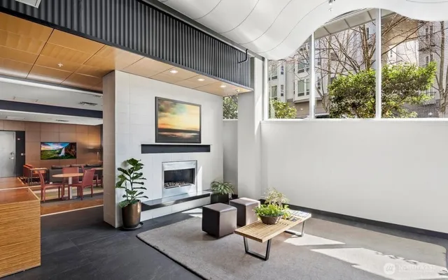 $425,000 | 3104 Western Avenue, Unit 307, Seattle, WA 98121