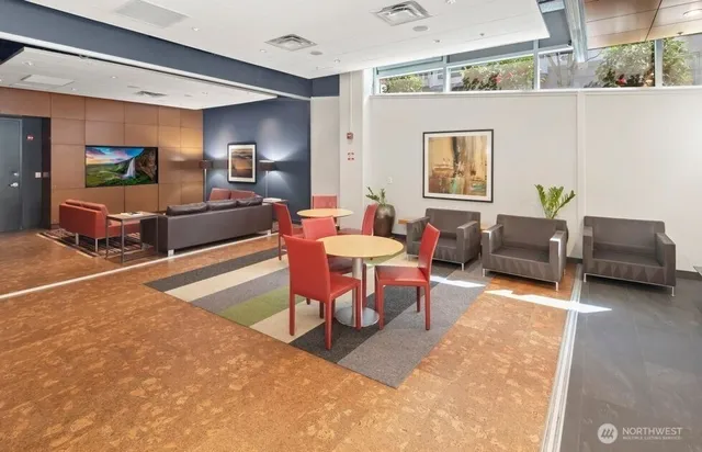 $425,000 | 3104 Western Avenue, Unit 307, Seattle, WA 98121