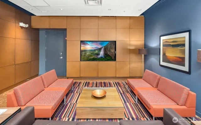 $425,000 | 3104 Western Avenue, Unit 307, Seattle, WA 98121