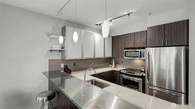 $425,000 | 3104 Western Avenue, Unit 307, Seattle, WA 98121