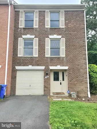 $3,400 | 742 South Granada Street, Arlington, VA 22204