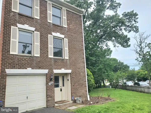 $3,400 | 742 South Granada Street, Arlington, VA 22204