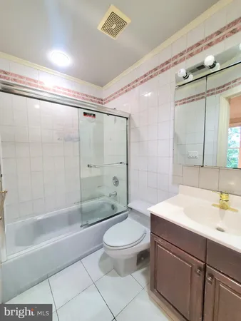 $3,400 | 742 South Granada Street, Arlington, VA 22204