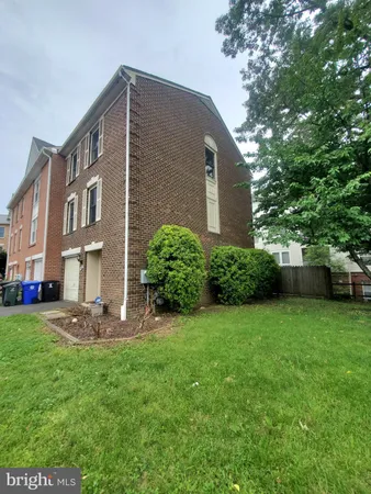 $3,400 | 742 South Granada Street, Arlington, VA 22204