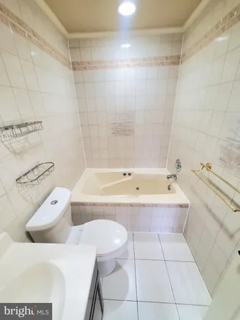 $3,400 | 742 South Granada Street, Arlington, VA 22204