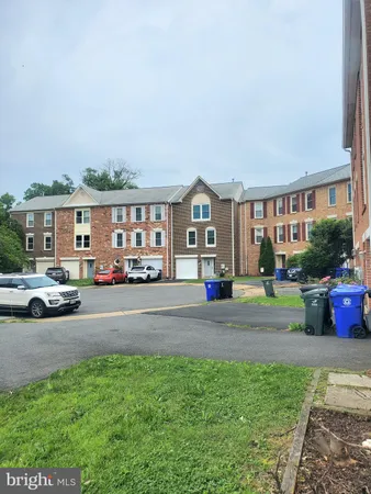 $3,400 | 742 South Granada Street, Arlington, VA 22204