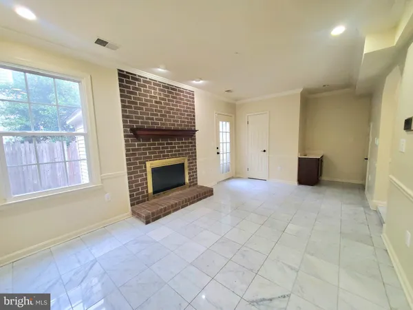$3,400 | 742 South Granada Street, Arlington, VA 22204