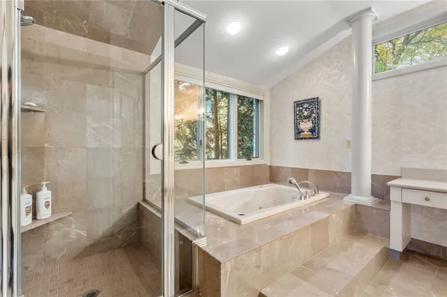 $1,599,000 | 7 Oak Tree Lane, Cranston, RI 02920