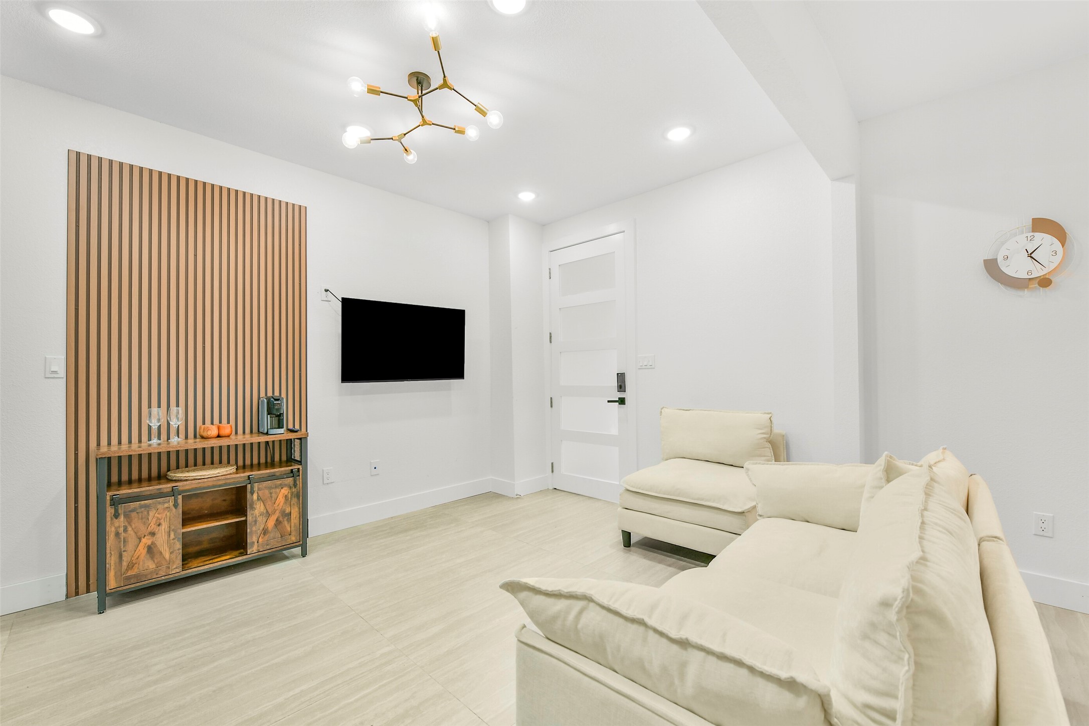 7103 Long Point Road, Unit A Houston, TX 77055 - Photo 7 of 19 Gallery Image 7