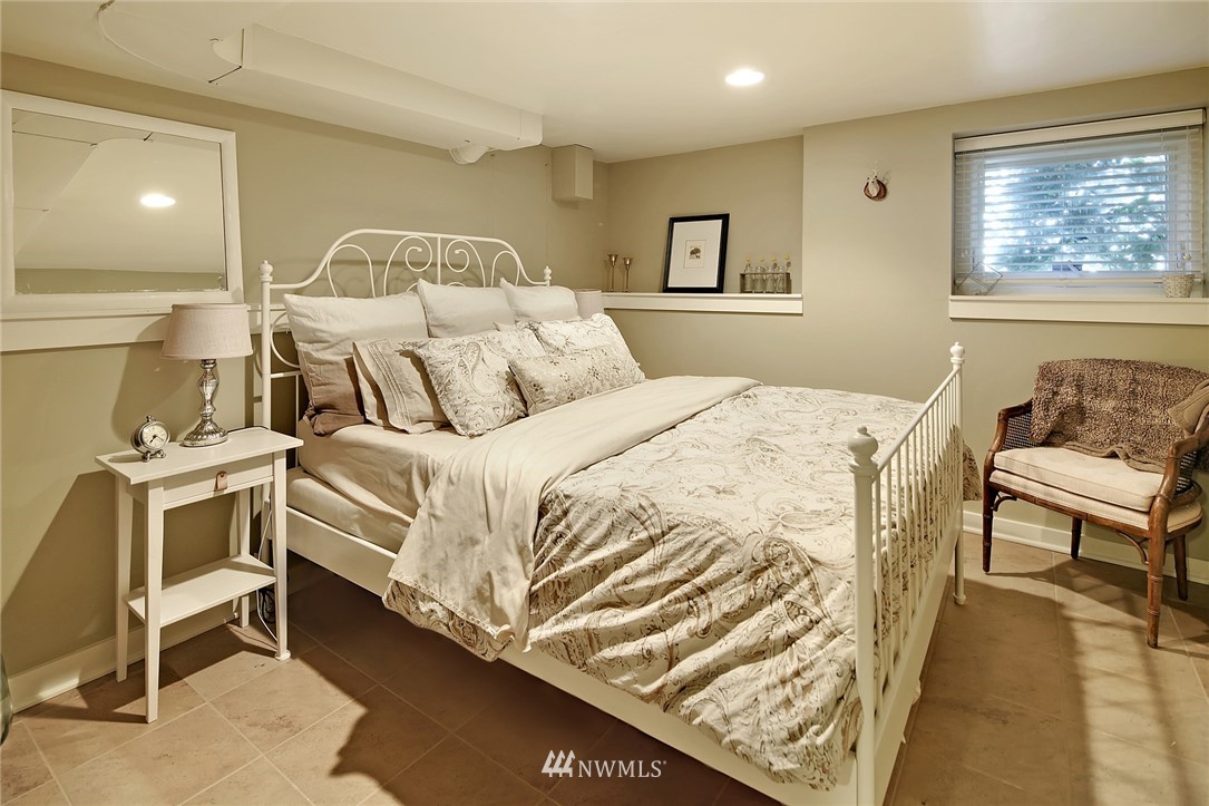 2335 North 60th Street Seattle, WA 98103 - Photo 17 of 23 Gallery Image 17