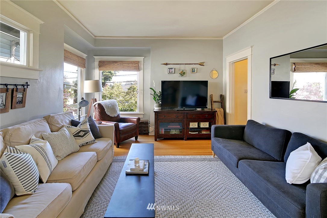 2335 North 60th Street Seattle, WA 98103 - Photo 3 of 23 Gallery Image 3