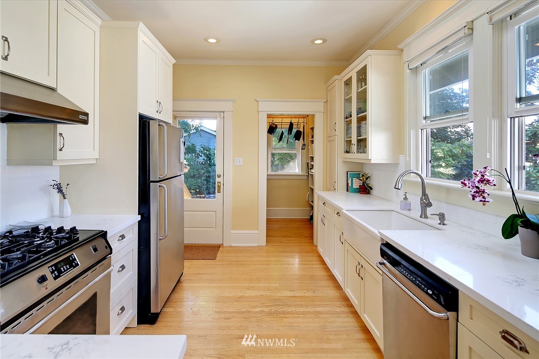 2335 North 60th Street Seattle, WA 98103 - Photo 6 of 23 Gallery Image 6