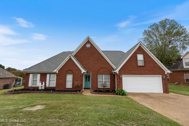 $369,000 | 1280 South Lake Drive, Hernando, MS 38632