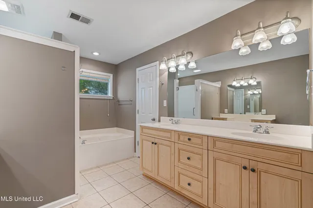 $369,000 | 1280 South Lake Drive, Hernando, MS 38632