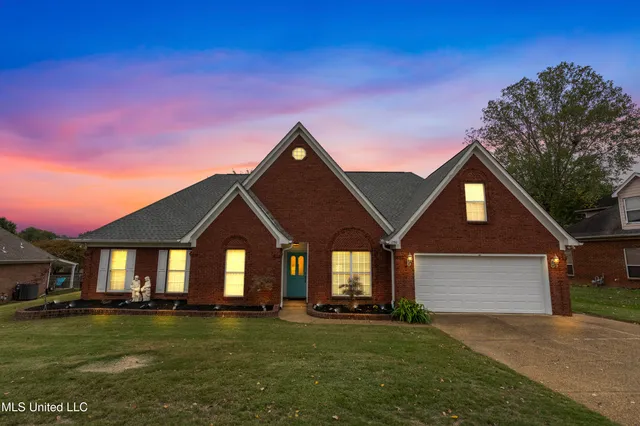 $369,000 | 1280 South Lake Drive, Hernando, MS 38632