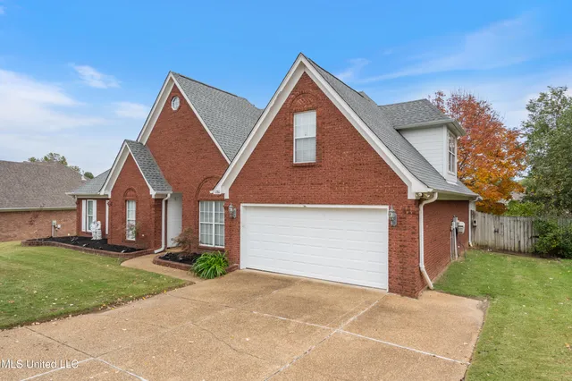 $369,000 | 1280 South Lake Drive, Hernando, MS 38632