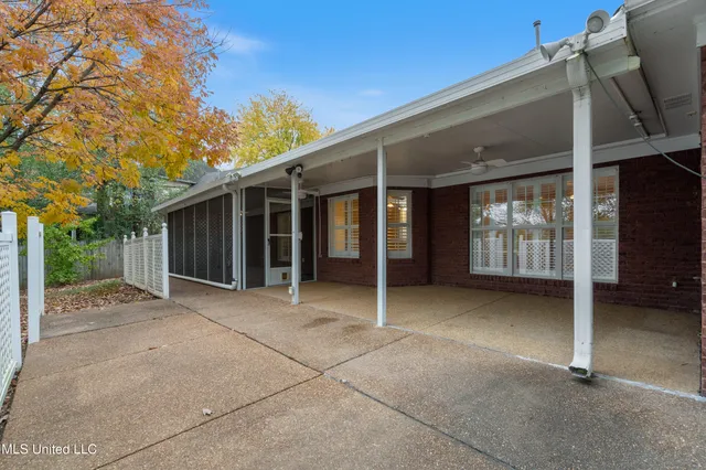 $369,000 | 1280 South Lake Drive, Hernando, MS 38632