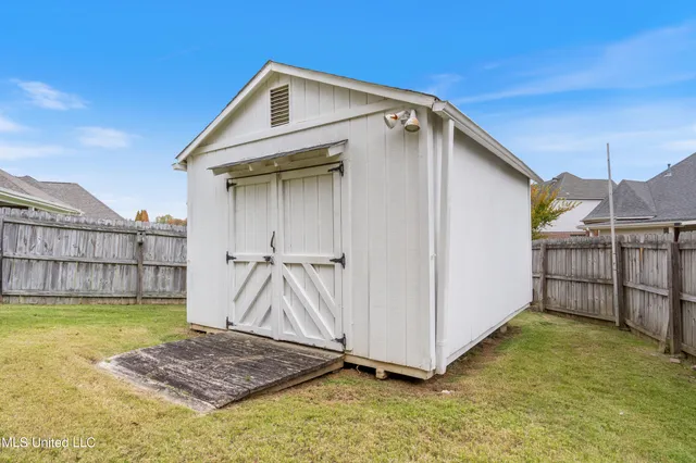 $369,000 | 1280 South Lake Drive, Hernando, MS 38632