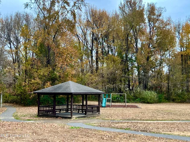 $369,000 | 1280 South Lake Drive, Hernando, MS 38632