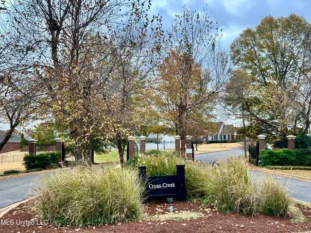 $369,000 | 1280 South Lake Drive, Hernando, MS 38632