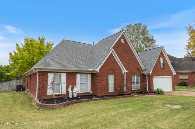 $369,000 | 1280 South Lake Drive, Hernando, MS 38632