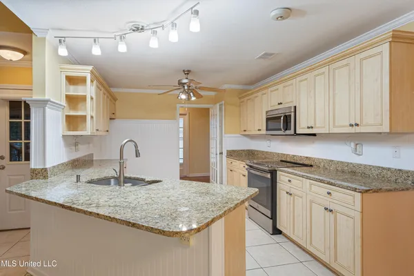 $369,000 | 1280 South Lake Drive, Hernando, MS 38632