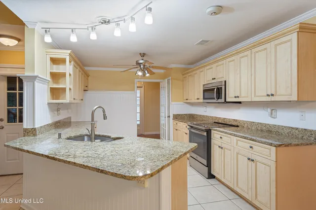 $369,000 | 1280 South Lake Drive, Hernando, MS 38632