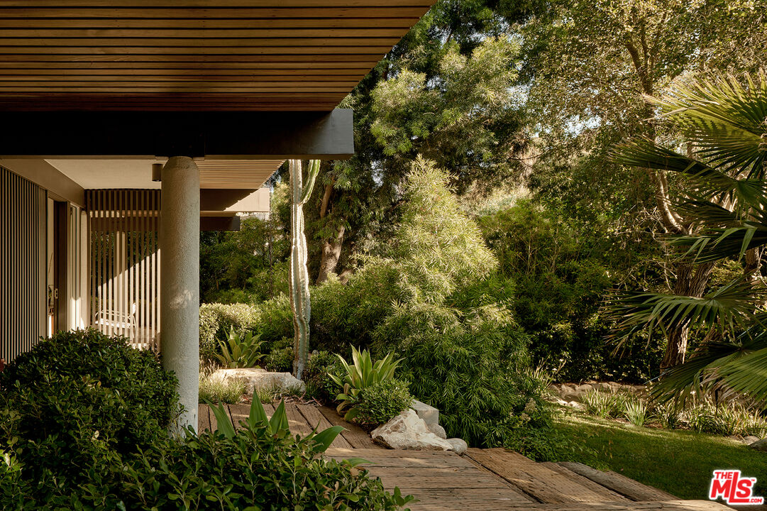 790 Burleigh Drive Pasadena, CA 91105 - Photo 2 of 47 a backyard of a house with lots of green space