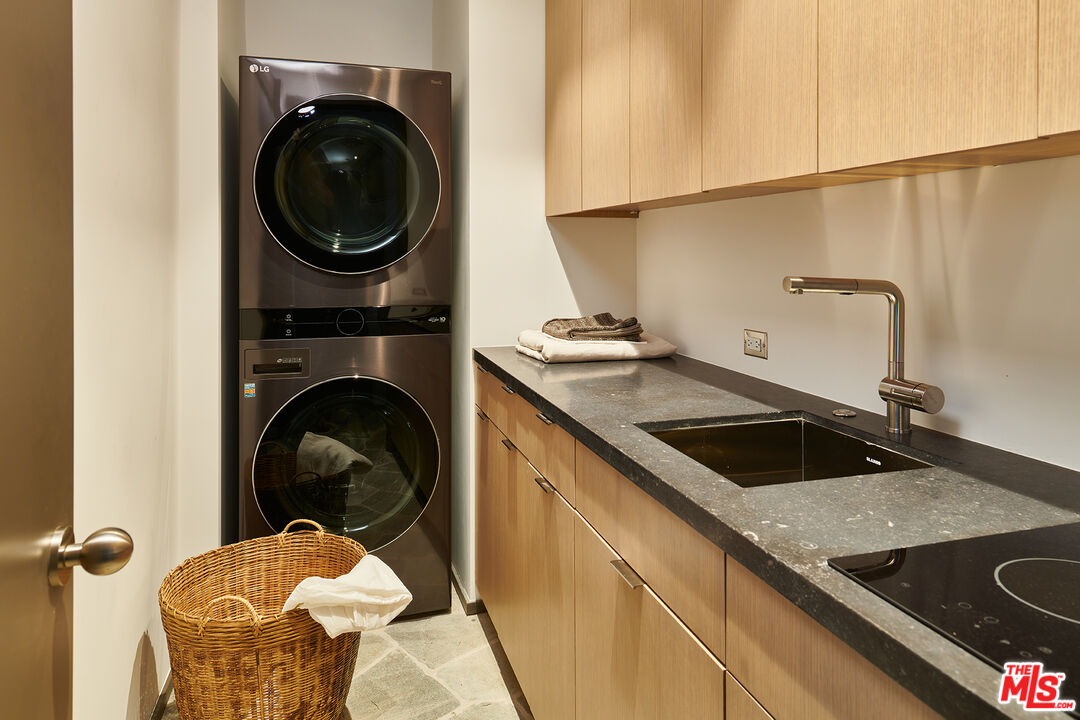 790 Burleigh Drive Pasadena, CA 91105 - Photo 35 of 47 a utility room with sink dryer and washer