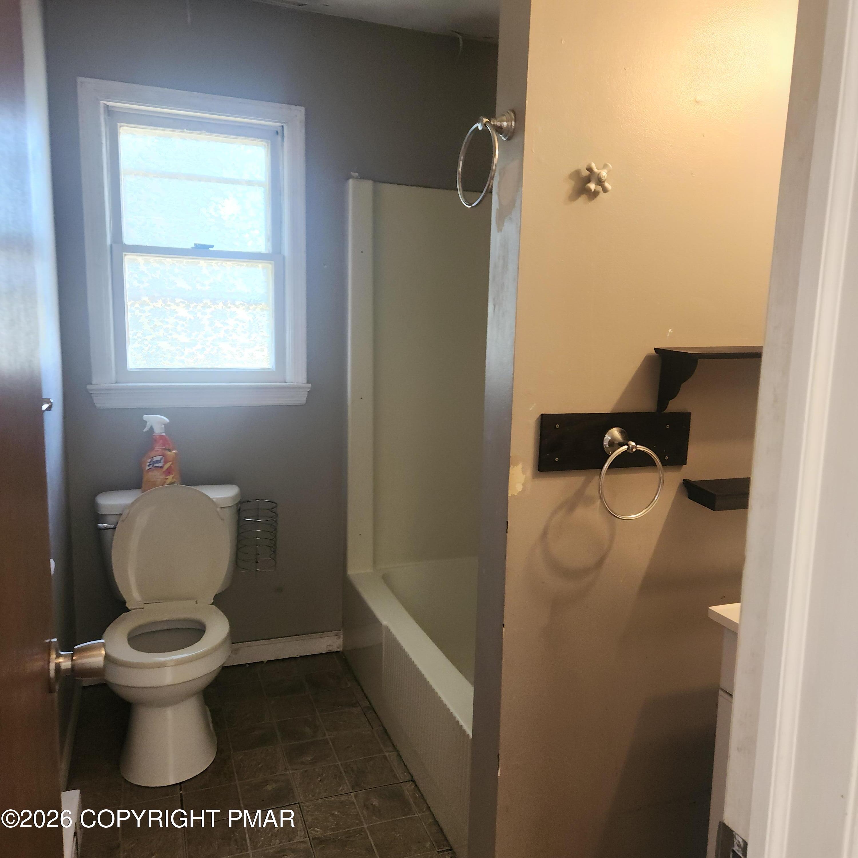 449 Weir Mountain Road Gilbert, PA 18331 - Photo 11 of 34 20261003_133037
