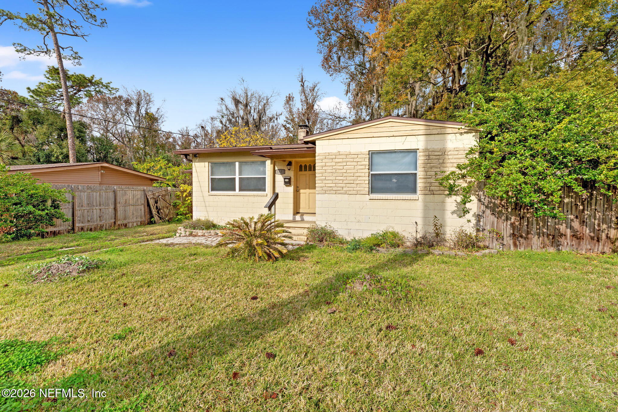 5331 Sharon Terrace Jacksonville, FL 32207 - Photo 2 of 16 a front view of house with yard and trees around