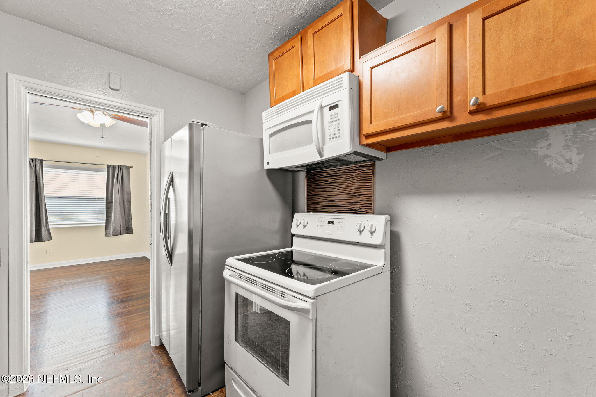 5331 Sharon Terrace Jacksonville, FL 32207 - Photo 7 of 16 a utility room with dryer and washer