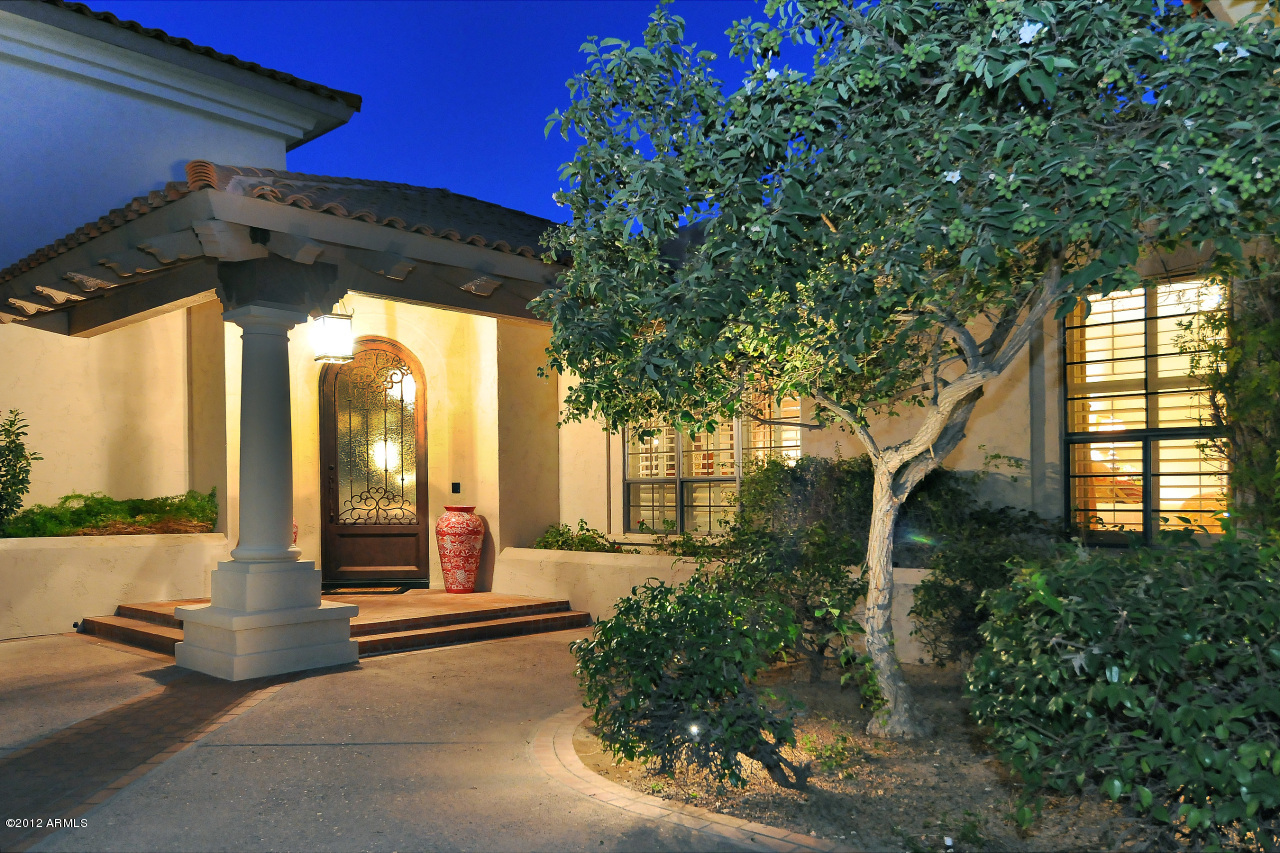6325 North Yucca Road Paradise Valley, AZ 85253 - Photo 1 of 38 Entrance