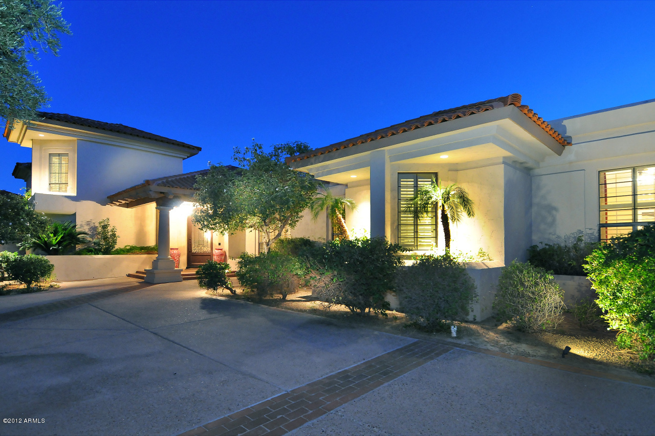 6325 North Yucca Road Paradise Valley, AZ 85253 - Photo 38 of 38 Front Drive