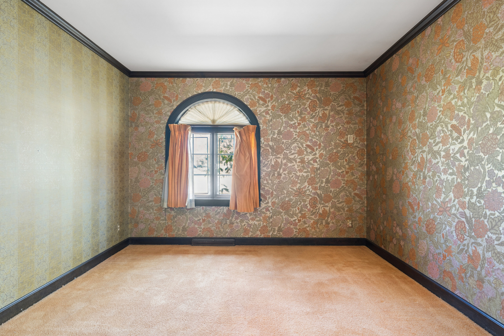 4001 26th Street Rock Island, IL 61201 - Photo 46 of 94 a view of a livingroom with wooden floor and a window