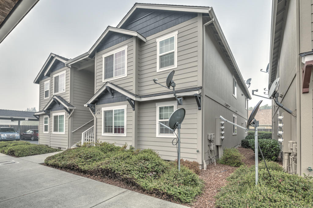 630-632 Midway Road Medford, OR 97501 - Photo 1 of 15 630-632Midway-4