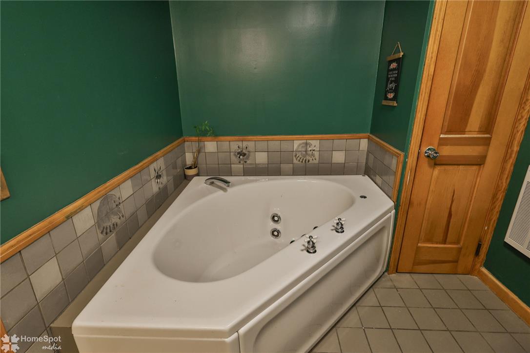 60 Sassafras Road Lehighton, PA 18235 - Photo 24 of 36 Jacuzzi Deep Tub