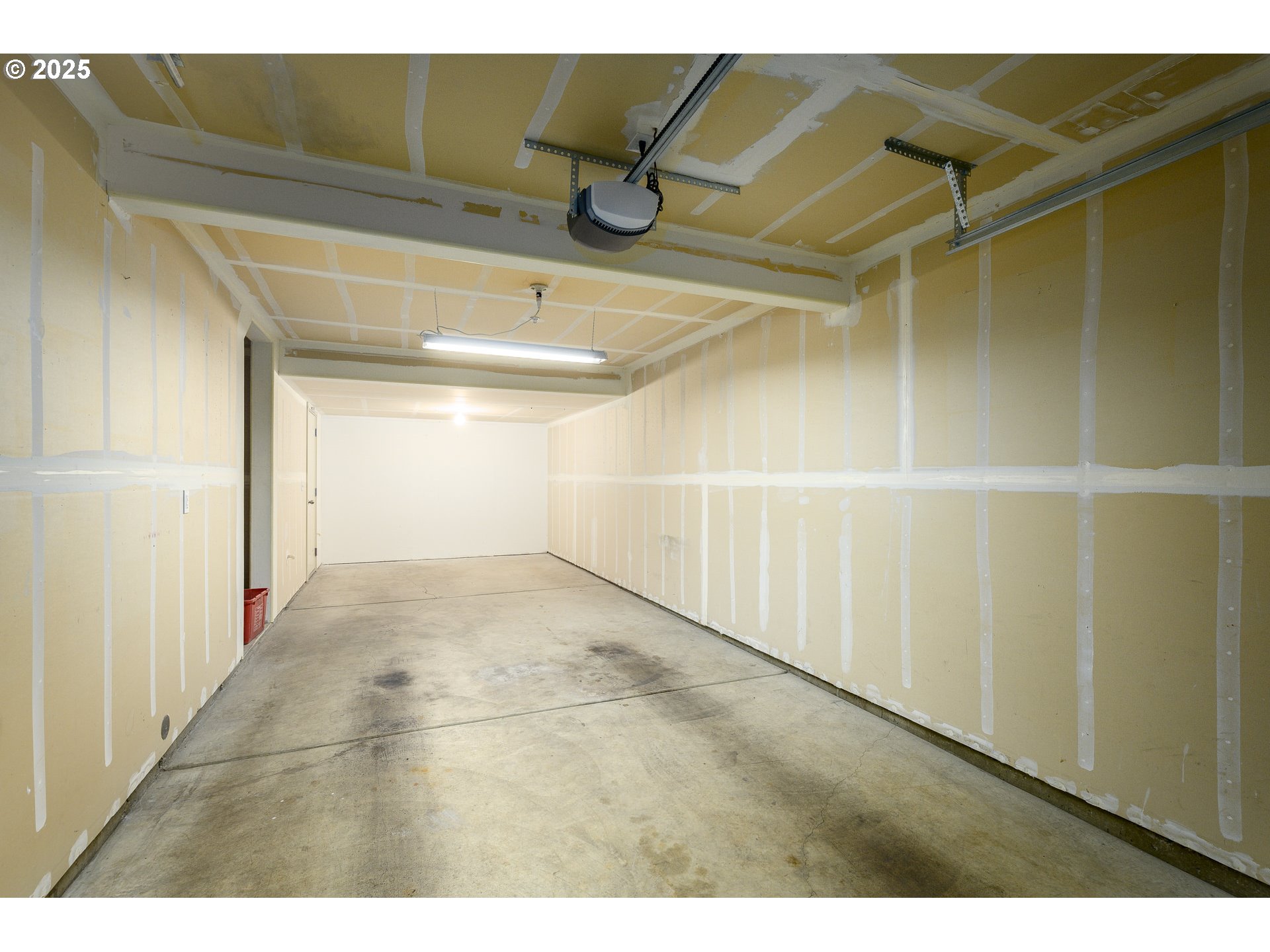 10795 Northeast Gateway Place Hillsboro, OR 97006 - Photo 21 of 27 a view of an empty room