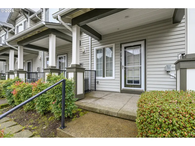 $325,000 | 10795 Northeast Gateway Place, Hillsboro, OR 97006