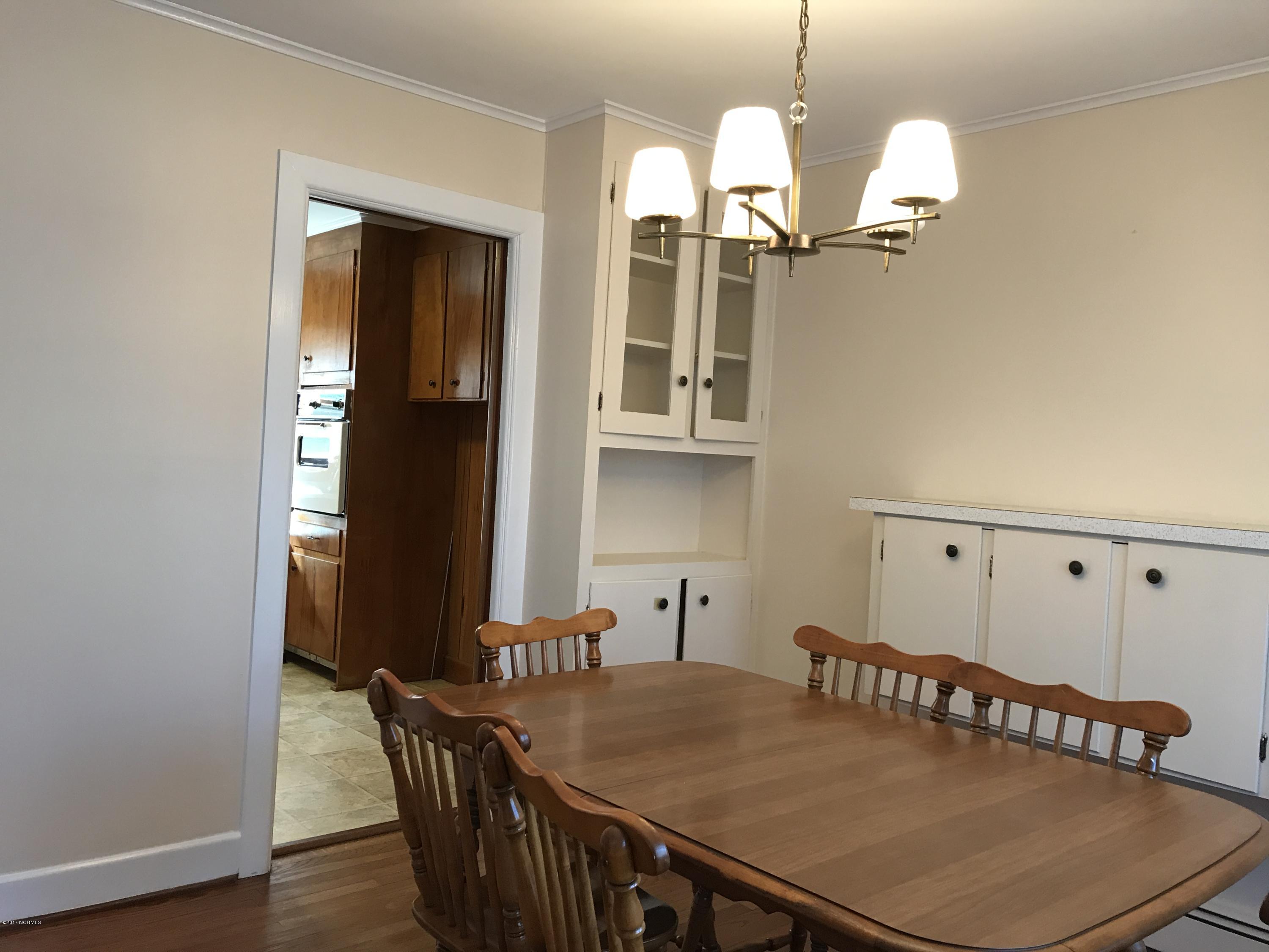 365 Will Baker Road Kinston, NC 28504 - Photo 8 of 17 Dining Room