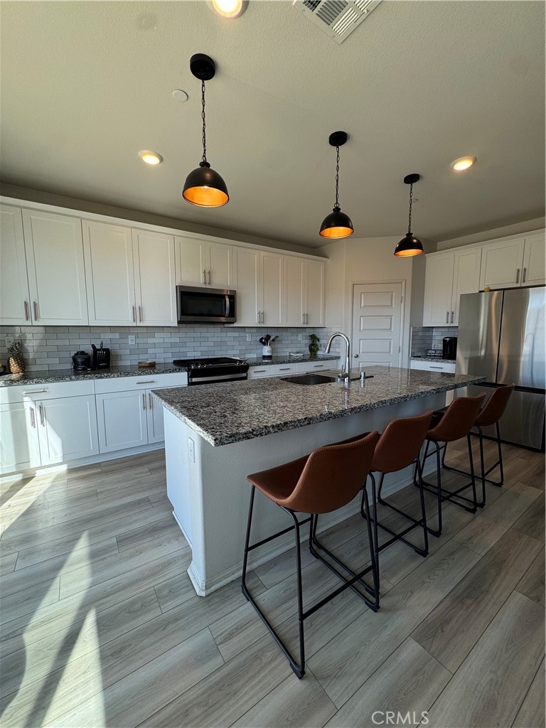 19553 Hanging Rock Road Lake Elsinore, CA 92532 - Photo 4 of 18